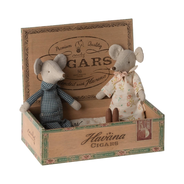 Maileg Grandma and grandpa in a cigar box 17-3303-00 